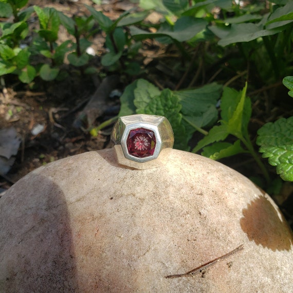 Radial Flower Garnet Signet Ring - Etsy