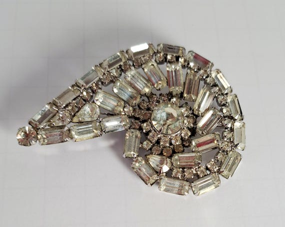 Weiss Crystal Rhinestone Brooch - image 1