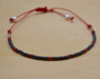 Pulsera hematites, coral rojo, hematites negro, pulsera coral, pulsera minimalista, pulsera apilable, pulsera original, regalo para ella.