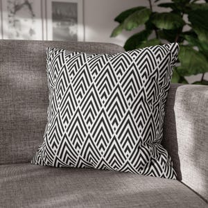 Geometric Black and White Pillowcase, Modern Home Decor, Throw Pillow, Stylish Cushion Cover, Gift for Housewarming, Minimalist Design