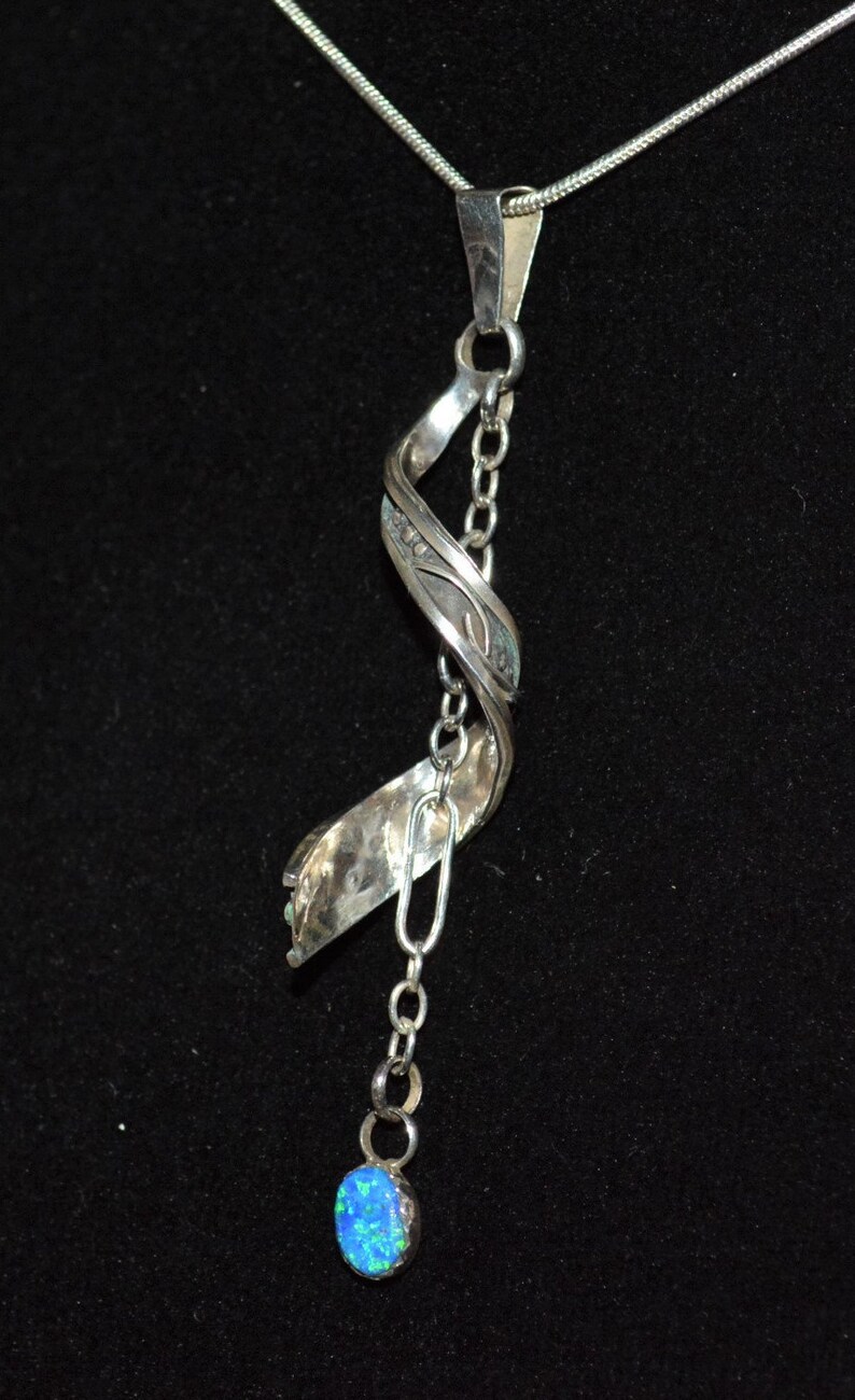 Necklace Sterling Silver Twist Berry Filigree with Fire blue opal Native American Navajo G Booque