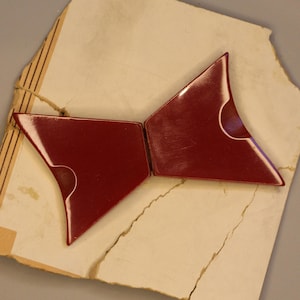 Art-Deco Bowtie  Style Vintage Bakelite Belt Buckle - Red on Card