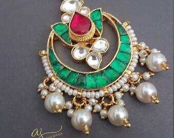 Indian tika Kundan maang tikka sabyasachi emerald green  pearls Adaa Jewels designer Pakistani bridal jewellery high quality Kundan