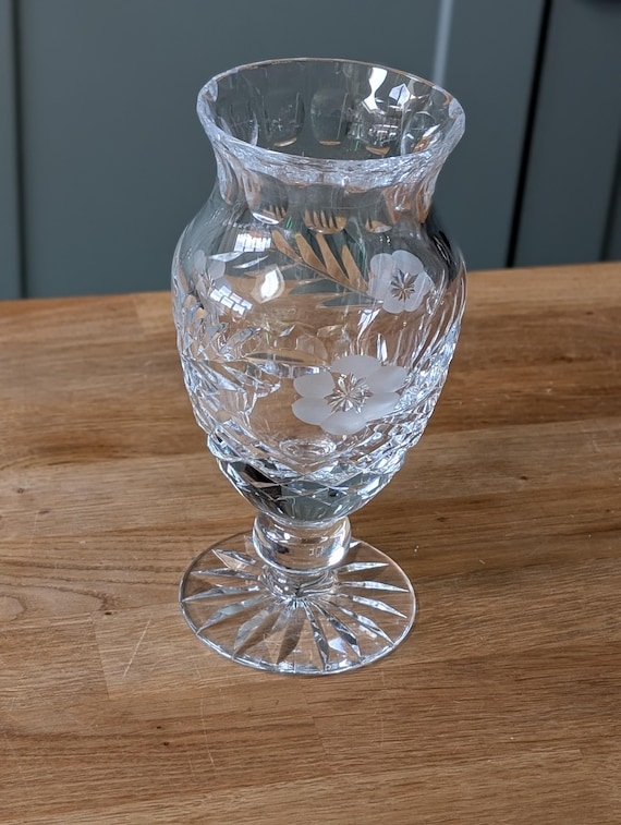 tellerset Kütahya Porselen, 24 Teiliges Tellerset, Geschirr, Geschirrset, Servierteller, Dessertteller, Essteller, Suppenteller, Müslischale, 6 Personen, Spülmaschinenfest, Mikrowellengeeignet Fensterfolie mit verspielten Streifen.