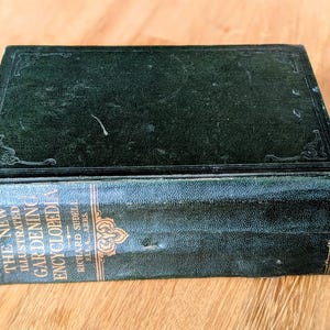 Vintage Gardening Encyclopedia