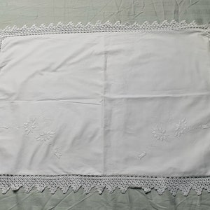 Funda de almohada con bordado floral y ribete de encaje vintage