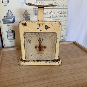 Vintage Kitchen Scales