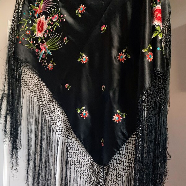 how to wear a piano shawl