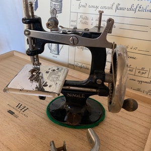 Vintage Childs Singer Máquina de coser hecha EE.UU. Modelo 20