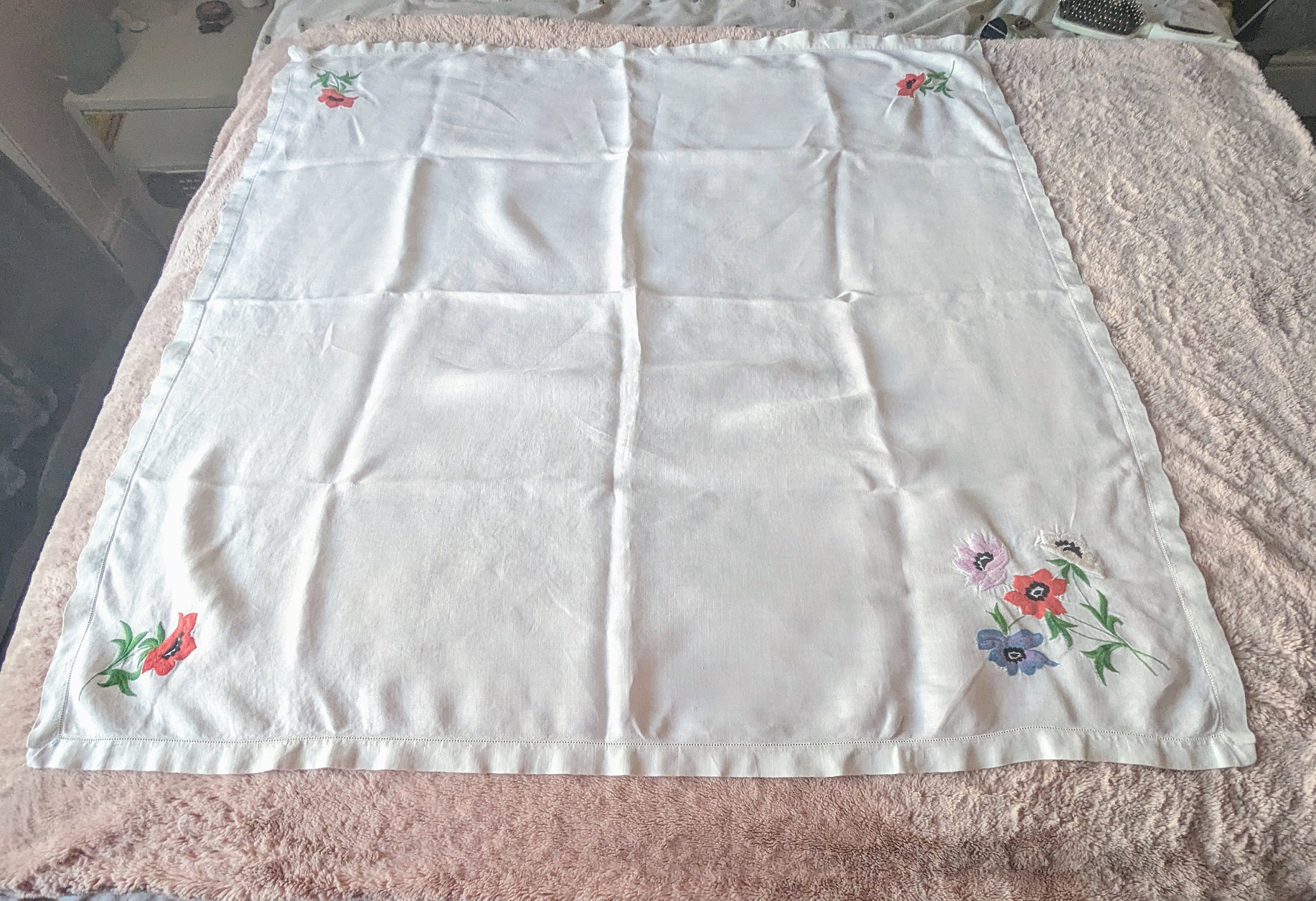 ヴィンテージ刺繍クロス　リネン　花柄刺繍テーブルクロス ヴィンテージ刺繍花柄テーブルクロス：フレンチスクエアリネン装飾