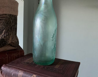 Vintage groene glazen bierfles