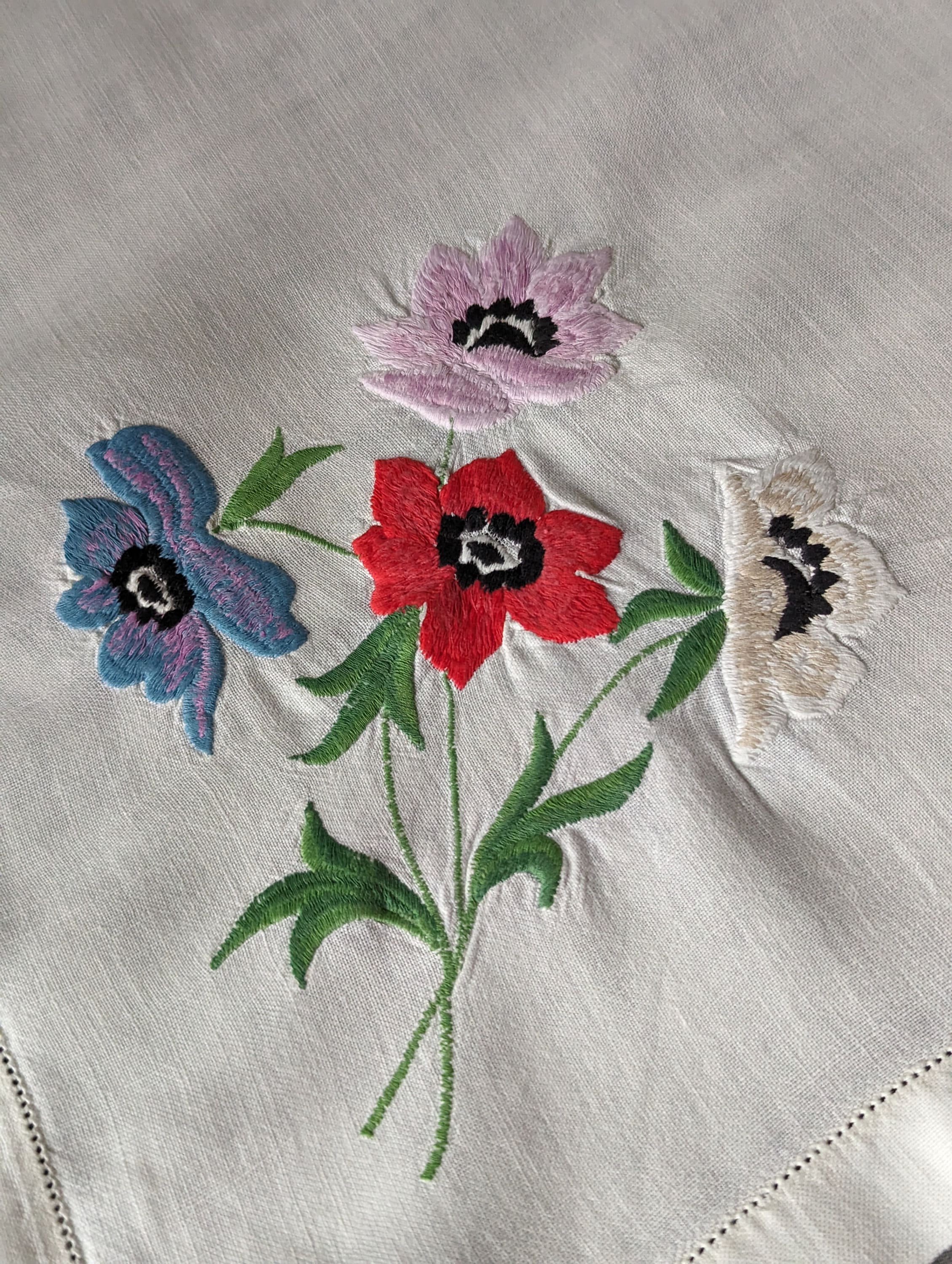 ヴィンテージ刺繍クロス　リネン　花柄刺繍テーブルクロス ヴィンテージリネン刺繍花柄装飾テーブルクロス - Etsy 日本