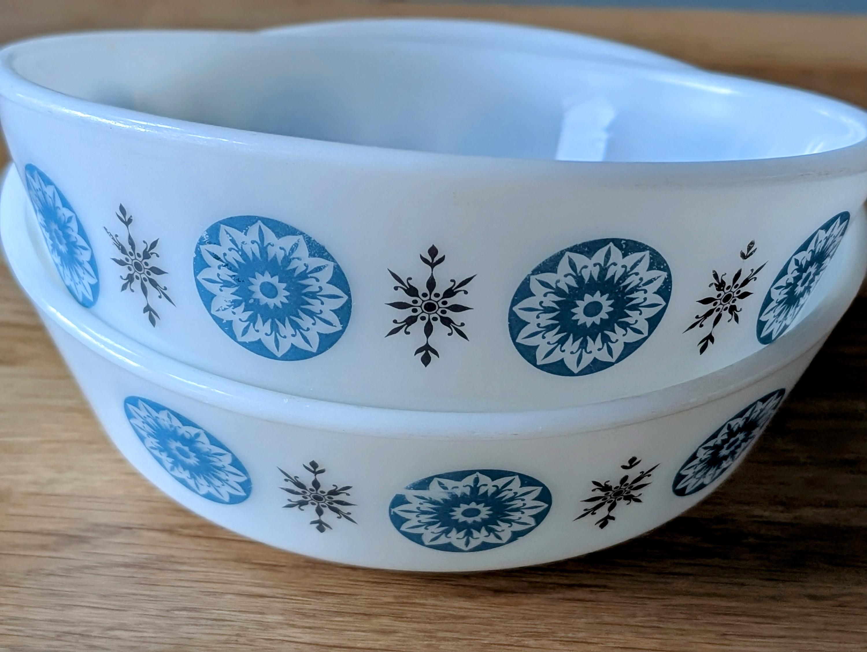 Vintage JAJ Pyrex Bowls Set of 2 Winter Star Pattern - Etsy