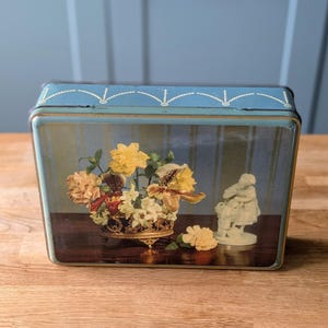 Puede incluir: Un letrero de madera rústica con el texto "Welcome to our home" en un estilo manuscrito. El letrero presenta un acabado envejecido y un diseño sencillo y acogedor, ideal para un porche o entrada.