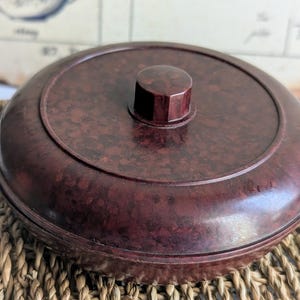 Divers articles en bakélite 2. Lidded Box