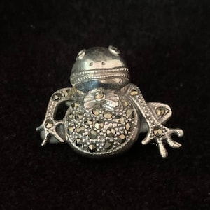 Vintage 925 Silver Frog pin brooch