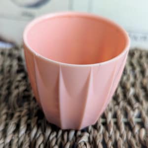 Divers articles en bakélite 3. Egg cup