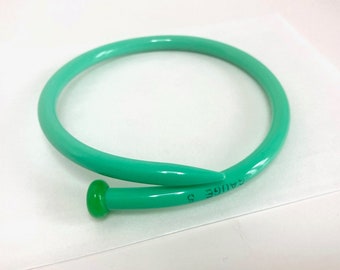 Vintage Green Knitting Needle Bangle, Gift For Knitter, Knitwear Accessory, Unusual Crochet Gift, Fun Quirky Colourful Recycled Jewellery