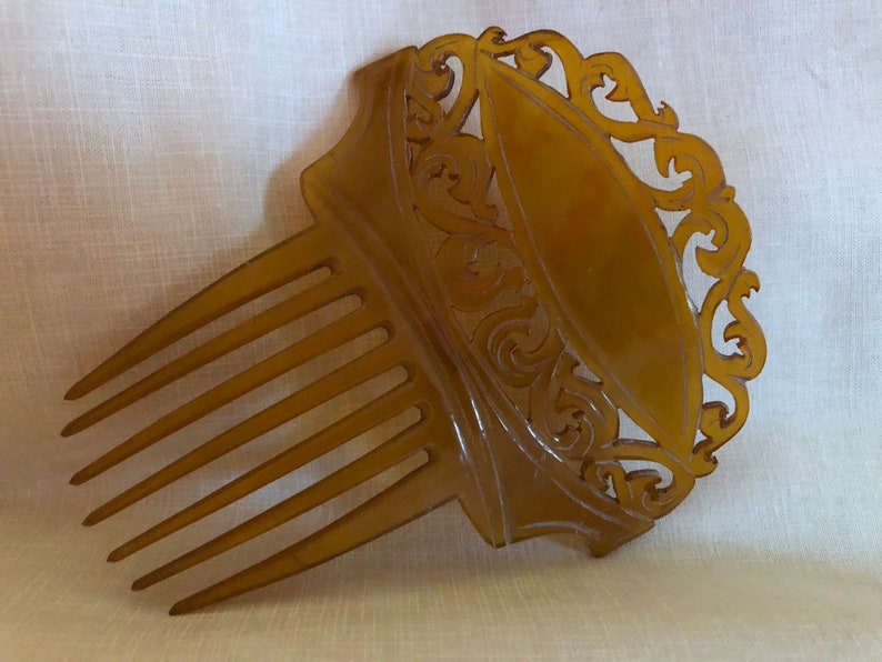 Vintage Hand Carved Clarified Horn Antique Haircomb