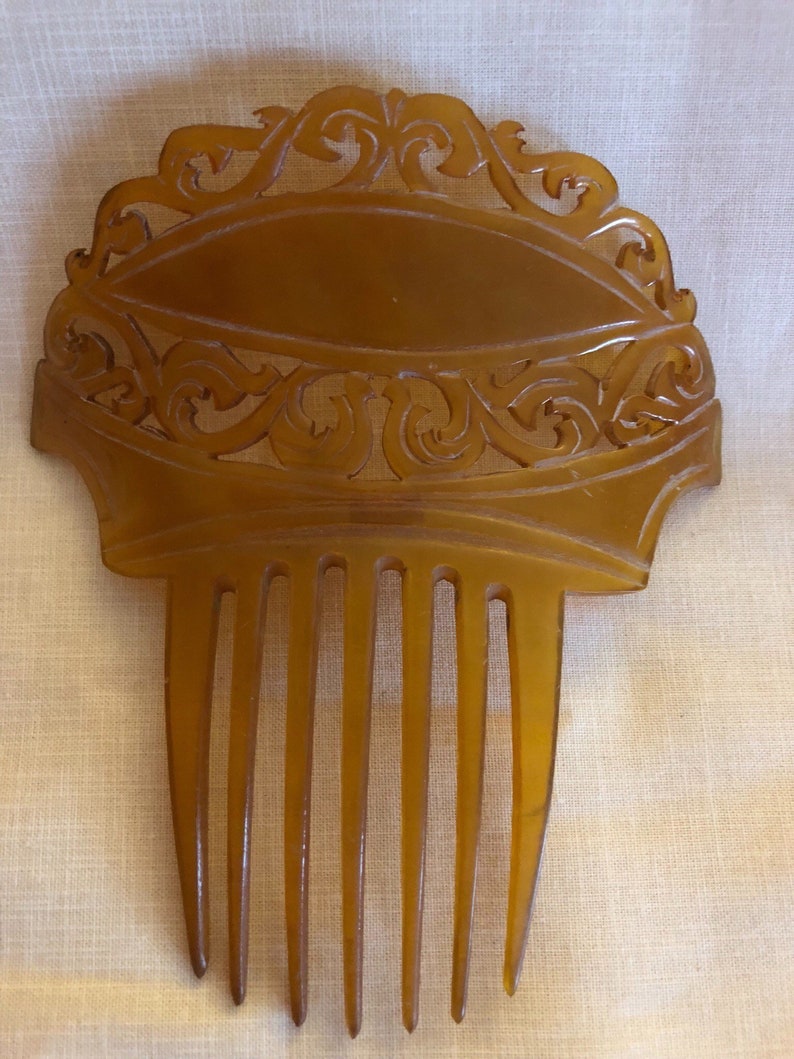 Vintage Hand Carved Clarified Horn Antique Haircomb
