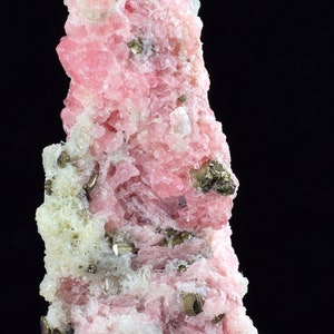 Cristal rhomboédrique de pyrite et de fluorite de 3 cm, spécimen minéral de Wuzhou, Guangxi, Chine, R503