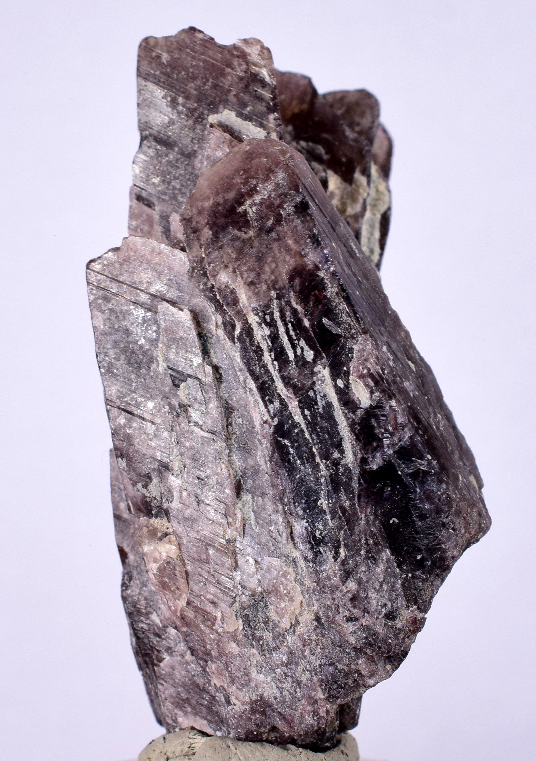 5cm 宝石アキシナイト結晶光沢のあるペルー鉱物標本コレクター A547