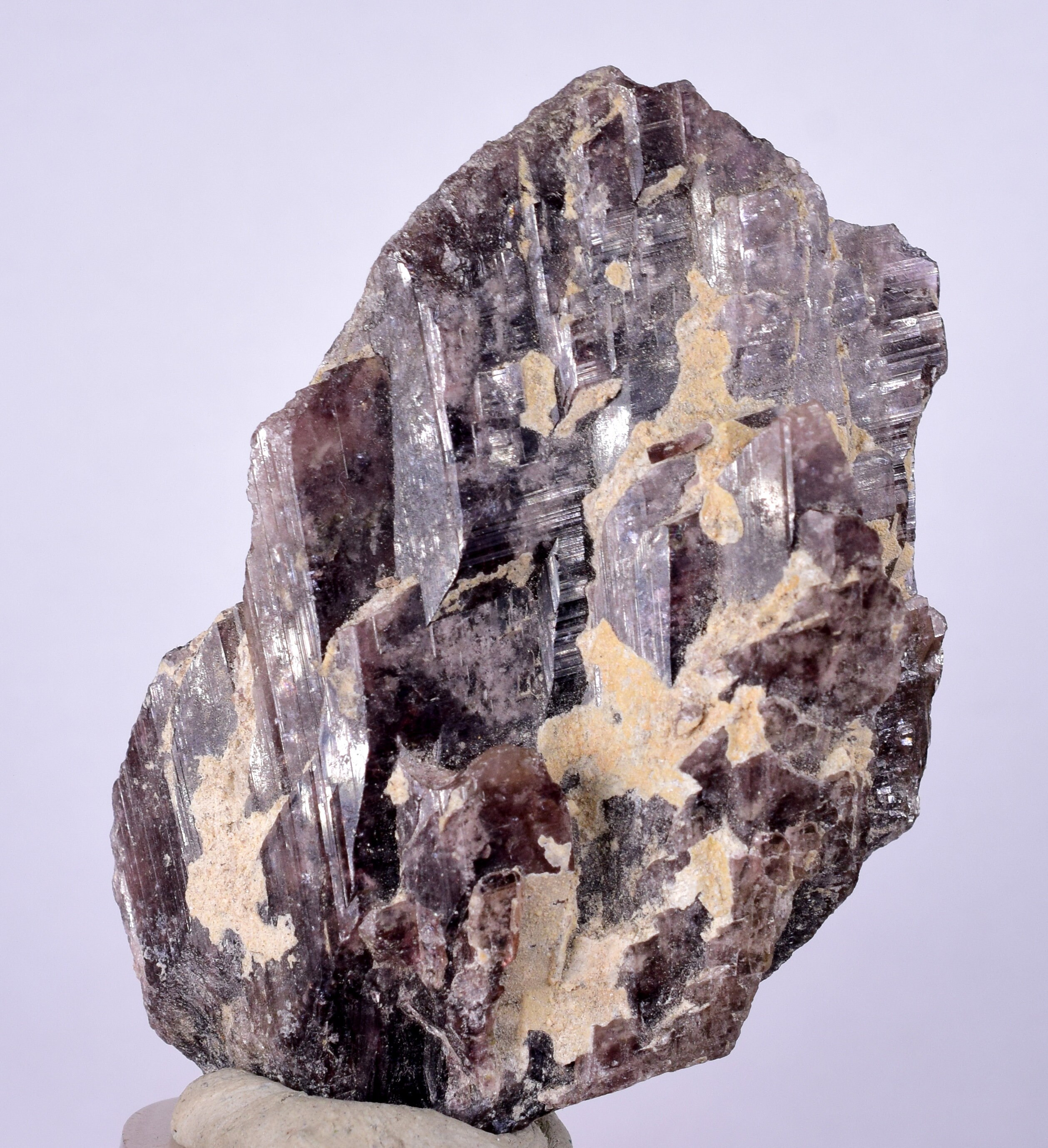 5.8cm 宝石アキシナイト結晶光沢のあるペルー鉱物標本コレクター A549