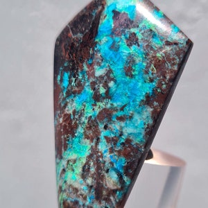 4.9cms CHRYSOCOLLA CAMPBELLITE (?) CUPRITE Quartz Copper Malachite Cabochon Peru Turquoise Color B650