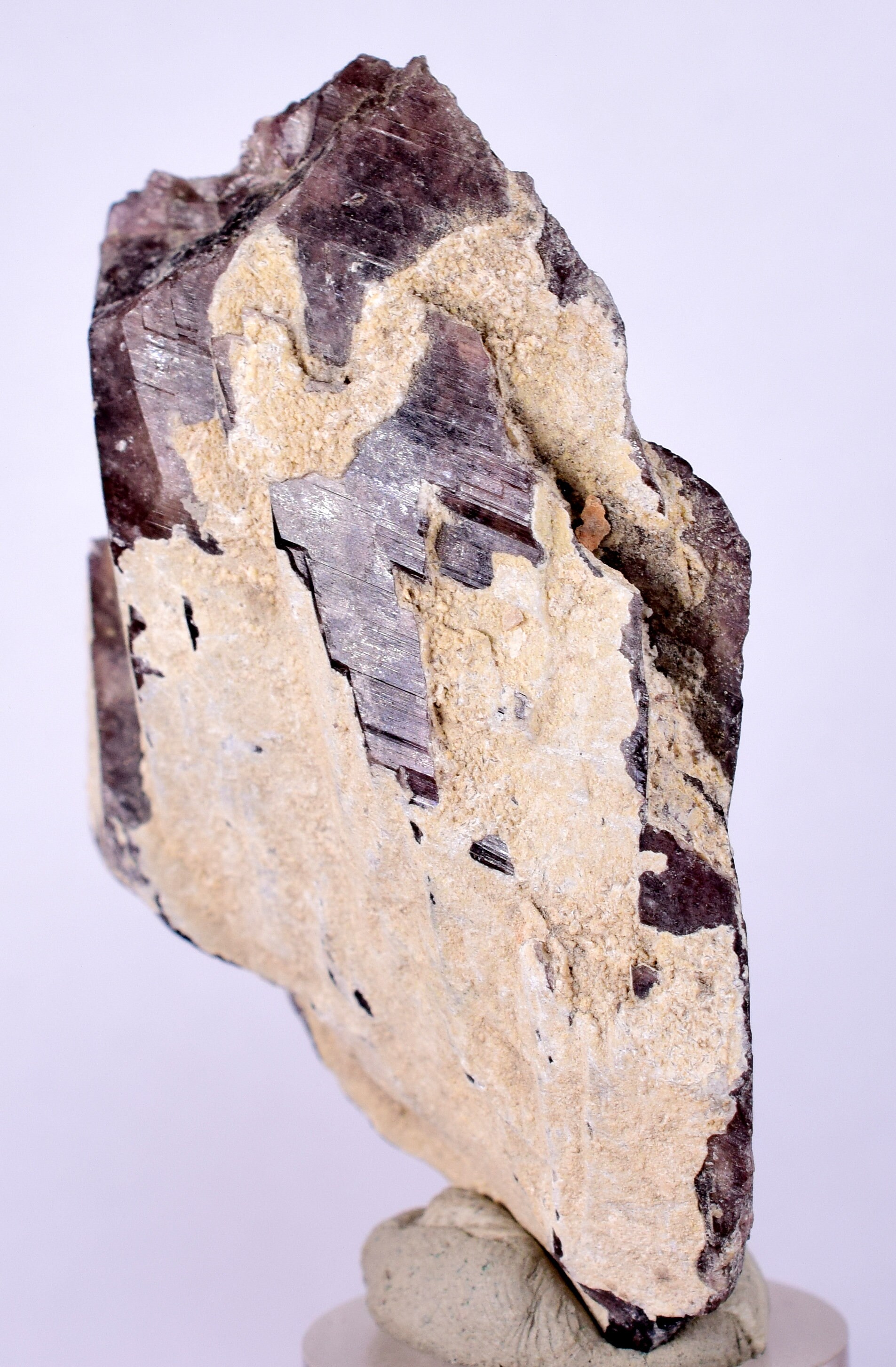 5.8cm 宝石アキシナイト結晶光沢のあるペルー鉱物標本コレクター A549