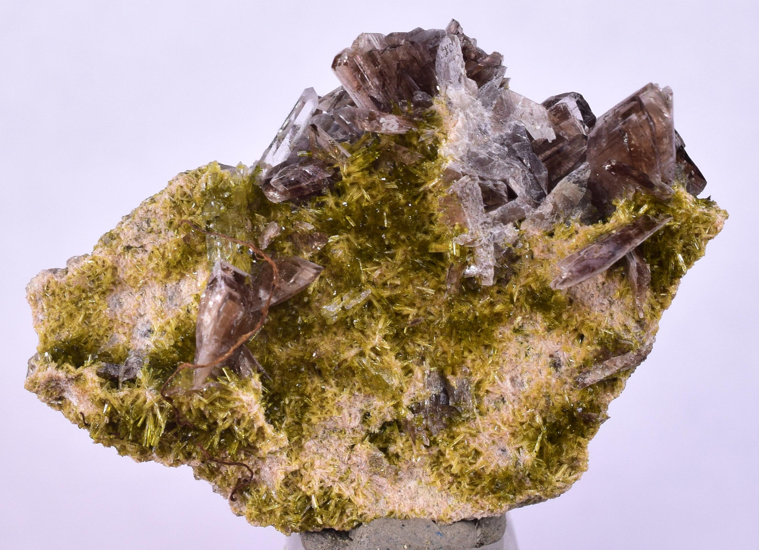 アキシナイト ペルー産 鉱物標本 Axinite | PEANUTS MINERALS