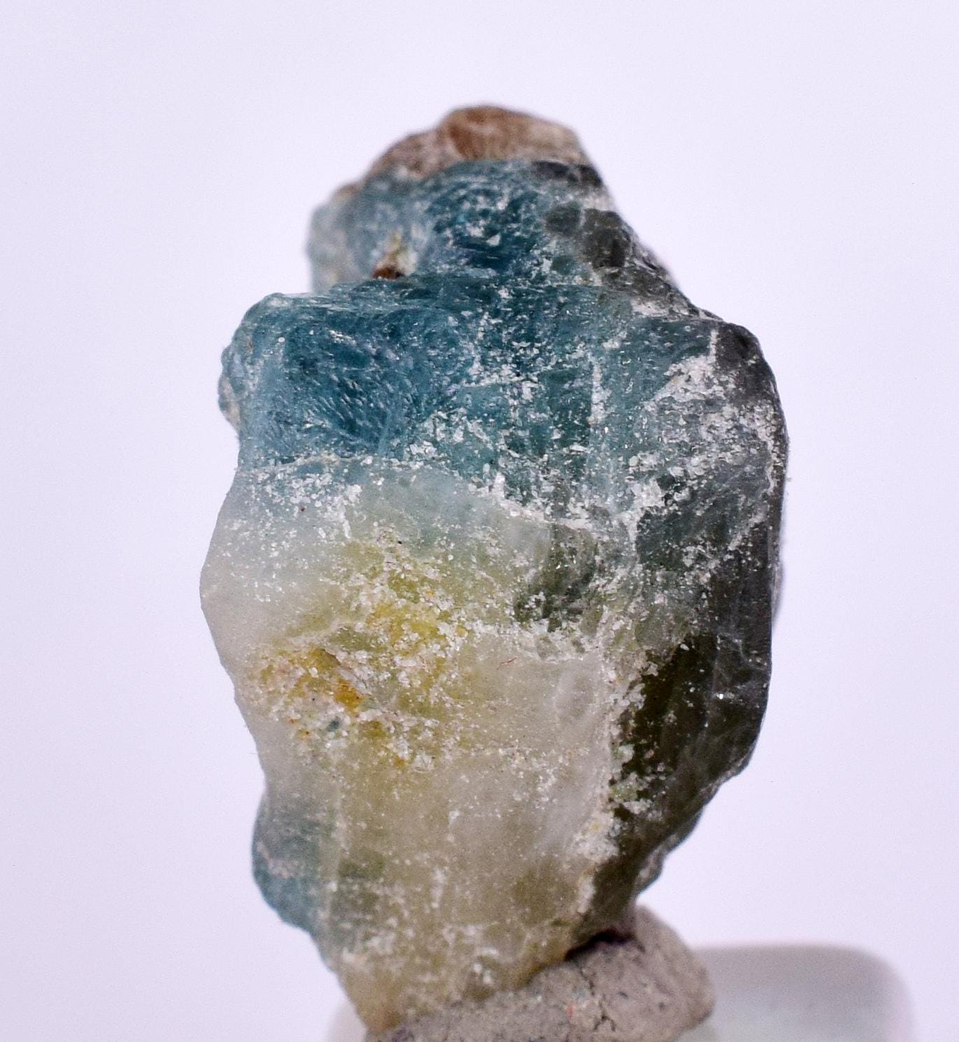 RARE ! GRANDIDIERITE VERTE BLEUE DE MADAGASCAR 8,11 CARATS