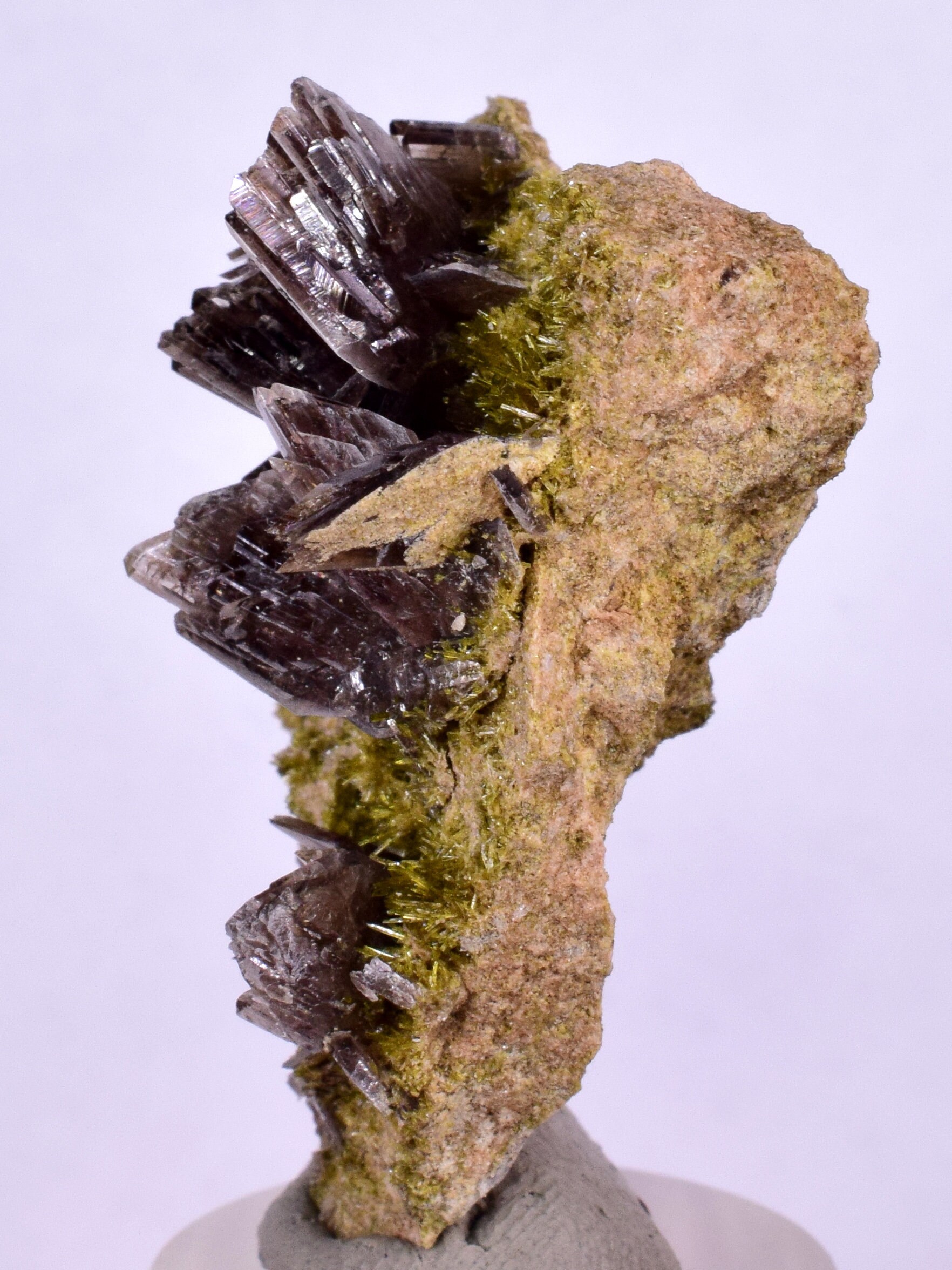 4.3cm アクシナイト クォーツ クリスタル クラスター プレナイト