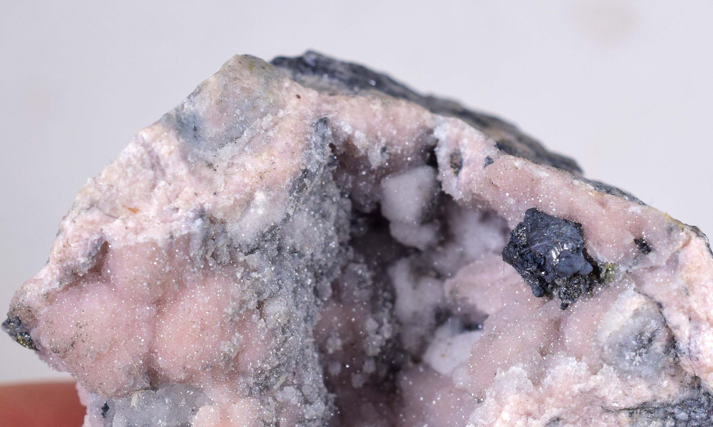 7cms PROUSTITE ルビー シルバー マンガノ方解石結晶ペルー鉱物標本