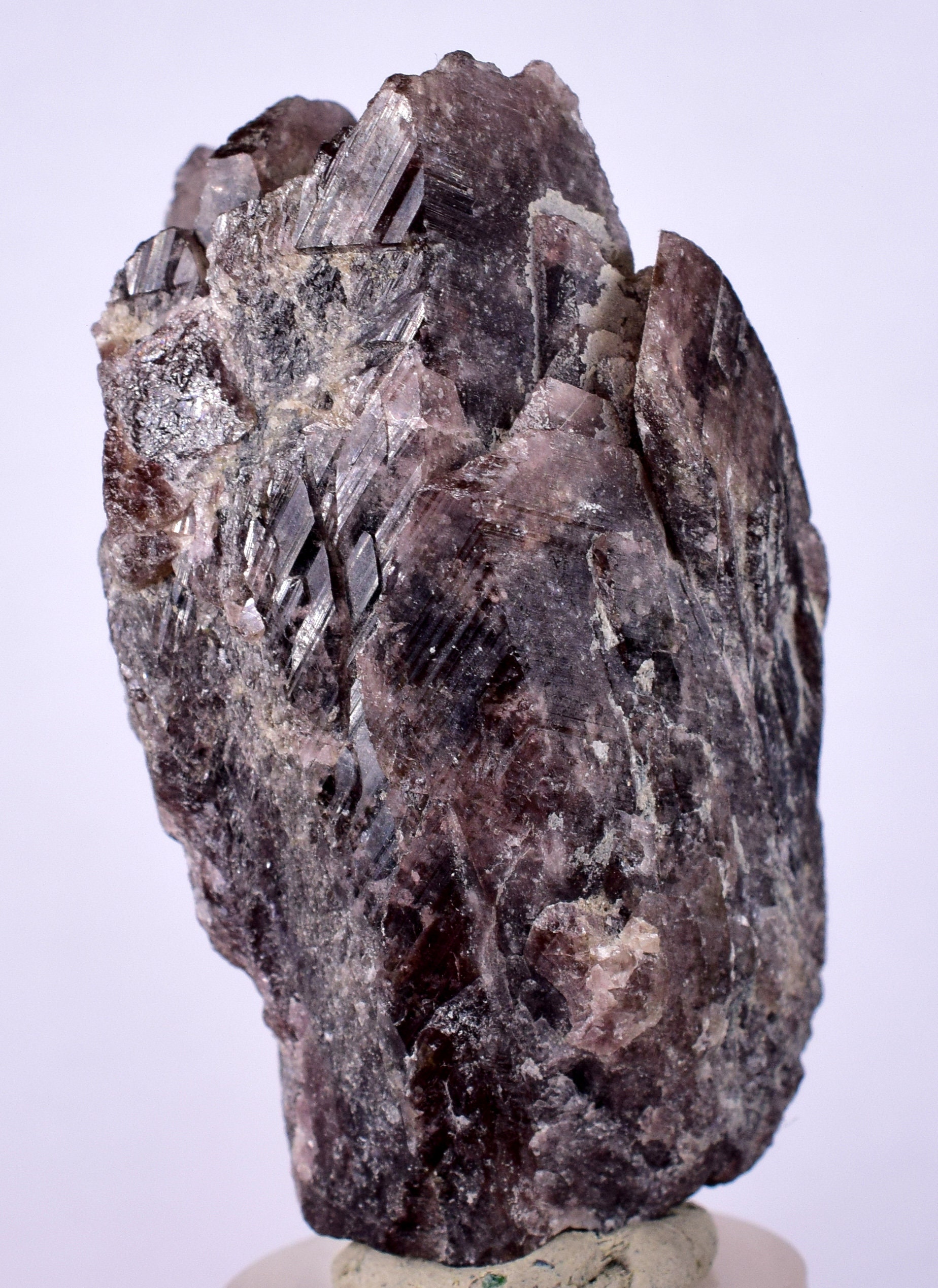 アキシナイト ペルー産 鉱物標本 5cm 宝石アキシナイト結晶光沢のあるペルー鉱物標本コレクター A547