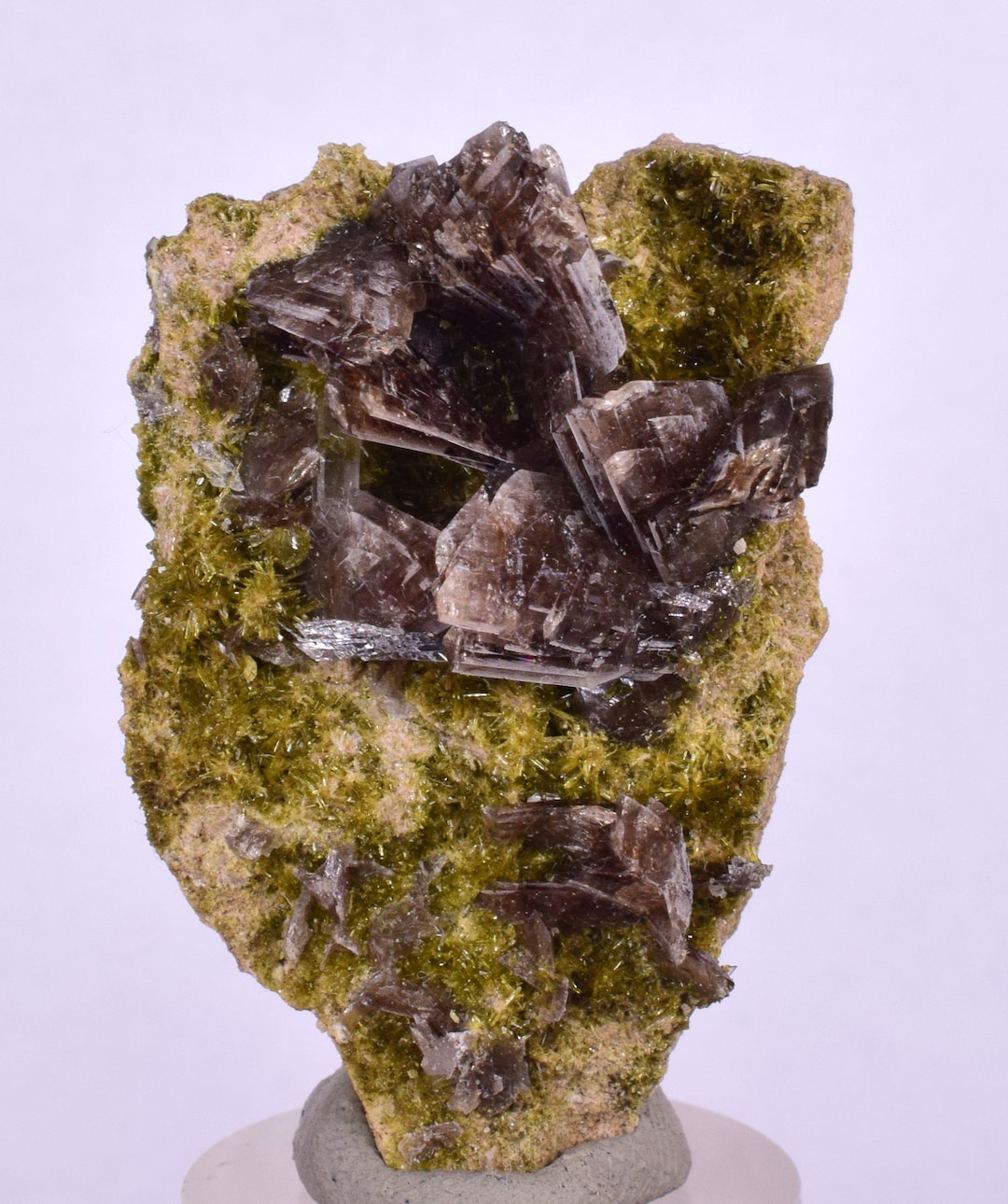 4.3cm アクシナイト クォーツ クリスタル クラスター プレナイト