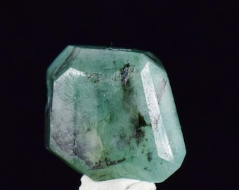 8cts EMERALD CRYSTALS COLOMBIA  polished musso beryl mineral specimen pendant e88