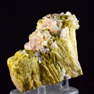 8.5ms EPIDOTE CALCITE CRYSTALS Cluster Peru Green Color Mineral Specimen C877
