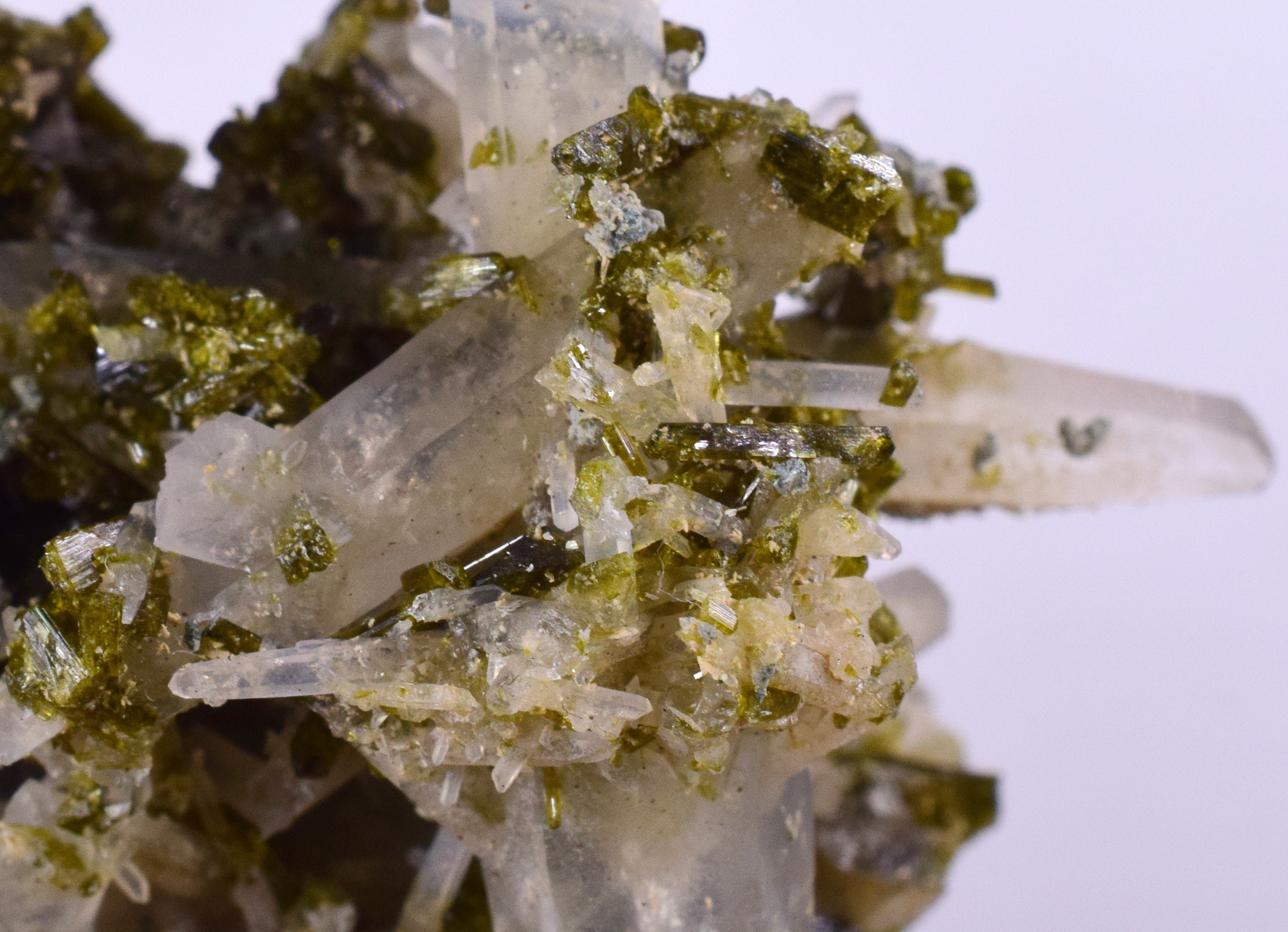 4.6cms EPIDOTE QUARTZ CRYSTALS Peru Cluster Collector Green Yellow ...