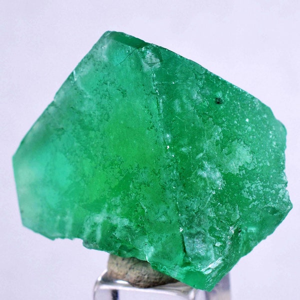 2.8cms EMERALD GREEN FLUORITE Peru Huanzala Mine New Find Aesthetic Octahedral Rare Gemmy Shiny Crystals Collector Mineral Specimen K48