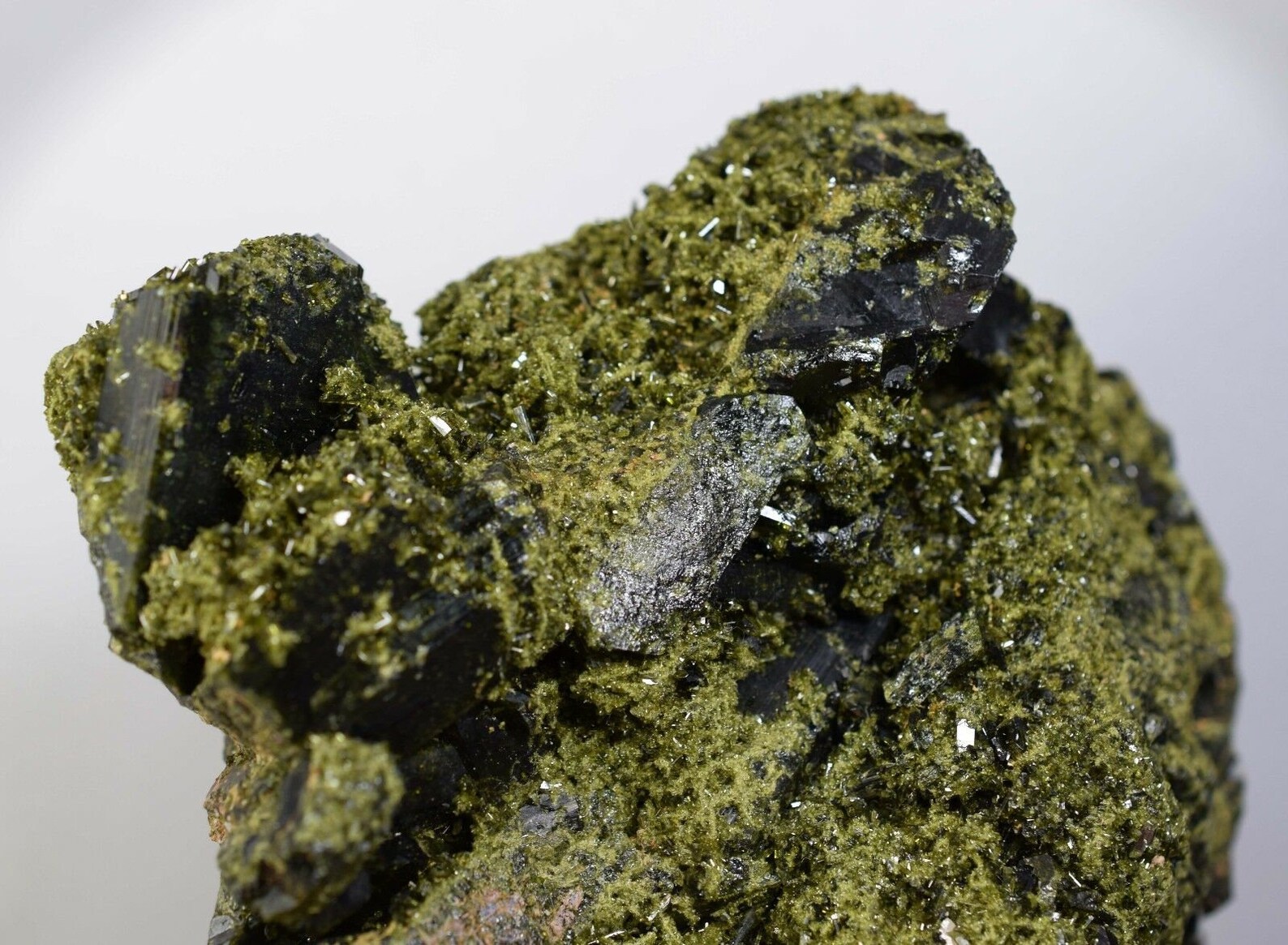 11ms PREMIUM EPIDOTE CRYSTALS Cluster Peru Green Color Mineral Specimen ...