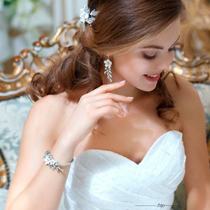 Brautschmuck-Set Hochzeitsschmuck-Set Kristall-Ohrringe Weiße Blumen-Schmuck-Set Braut-Ohrringe Braut-Armband Kristall-Ohrringe Bild 3