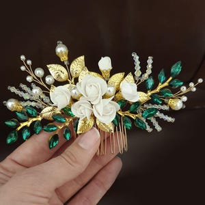 Emerald Bridal Hair Comb with Green Crystals and flowers Emerald Green Crystal Hair Comb for Wedding Brides Green Hair Comb for Brides