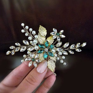 Emerald bridal hair comb Green crystal hair comb Green rhinestone hair comb Emerald Green hair comb wedding hair comb Green rhinestone clip