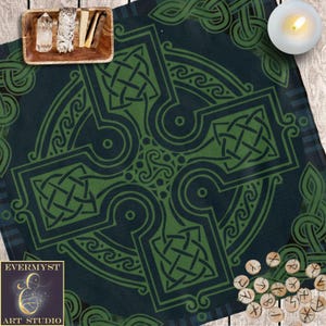 Celtic Cross Altar Tarot Cloth - Green Plaid Knotwork Druid Decor