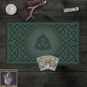 Altar Cloth, Tarot Cloth Celtic Triple Knot Green
