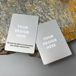 Votre propre carte à collectionner en métal personnalisée pour les sportifs, les entraîneurs, les équipes, les écoles ou les événements. Cadeaux souvenirs de joueur ou de sport d'équipe.