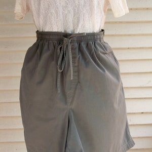 1980s Khaki Green Twill Elastic High-Waisted Shorts Vintage Grunge Retro