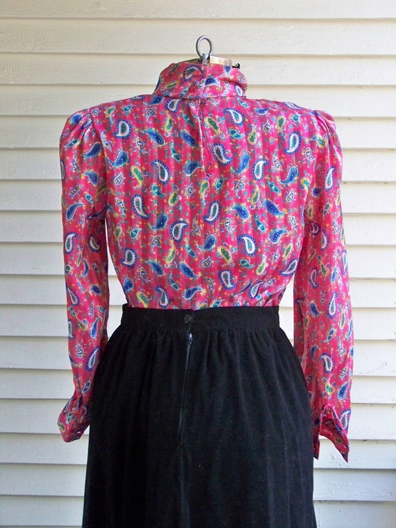 1980s Raspberry & Blue Paisley High Neck Blouse V… - image 6