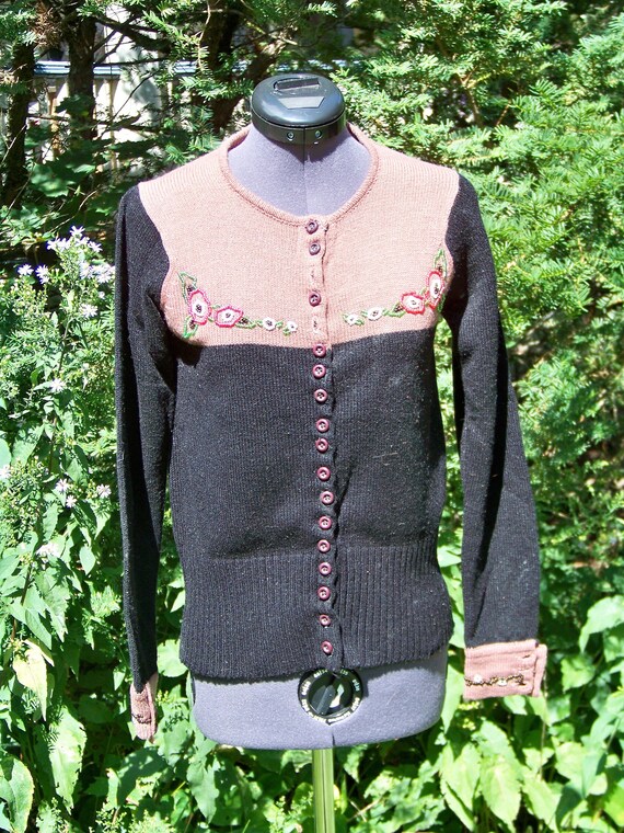 1980s 2-Tone Knit Cardigan With Beaded Flower Deco