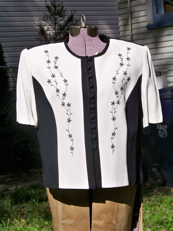 Vintage 80's Embroidered White Blouse Gem